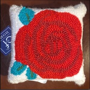 Rose Floral Knit Accent Pillows (2) 🆕